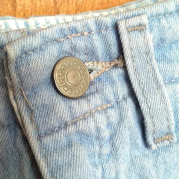 Lee ladies light wash shorts NWOT size 10 M. - Picture 4 of 15
